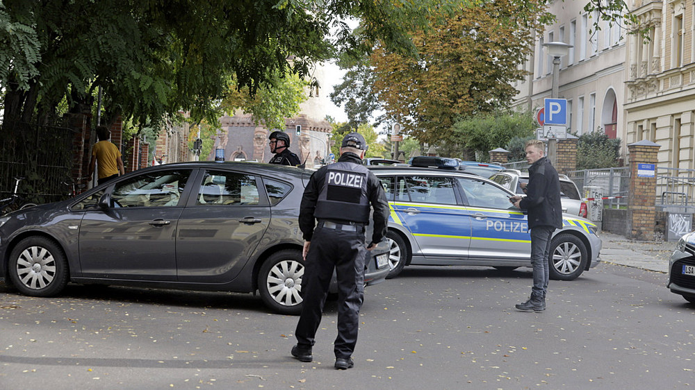 Die Polizei hat den Bereich rund um die Synagoge abgeriegelt
