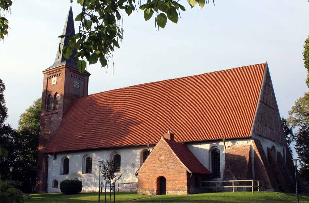 Die Kirche von Bornhöved Foto: Bettina Albrod