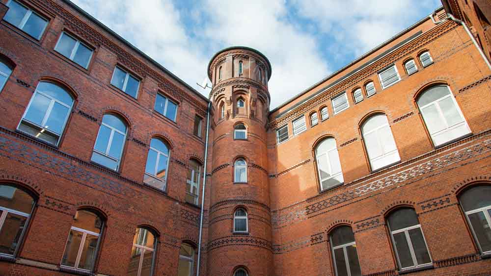 Am Gorch-Fock-Wall lernen katholische und evangelische Studenten gemeinsam.