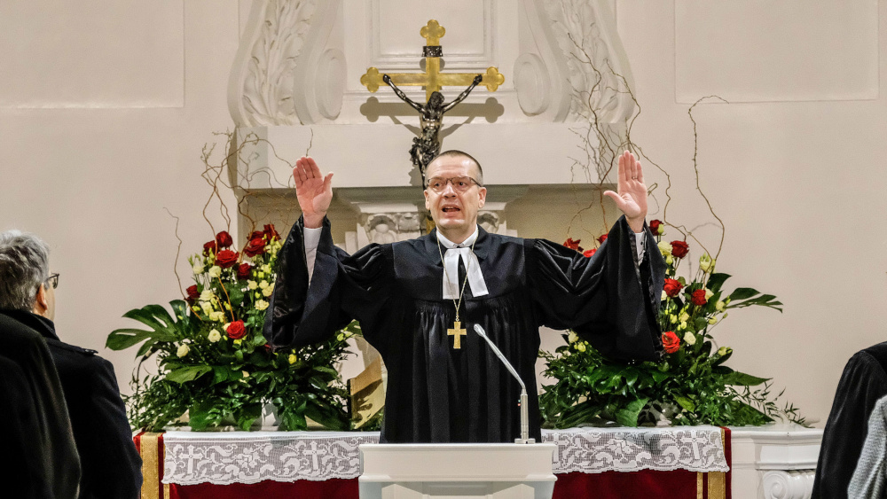 Der Oldenburger Bischof Thomas Adomeit wird mit dem katholischen Weihbischof Wilfried Theising einen gemeinsamen Gottesdienst feiern.