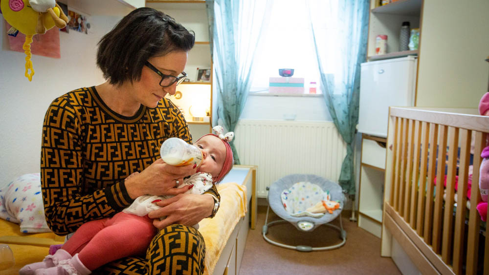 Melanie P. und ihre Tochter Amara-Sofie im Mutter-Kind-Haus in der Justizvollzugsanstalt Vechta