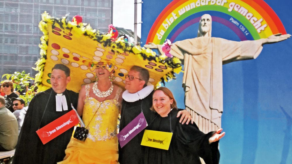 Auch beim Christopher Street Day 2019 mischte die "Pop-up Church" mit