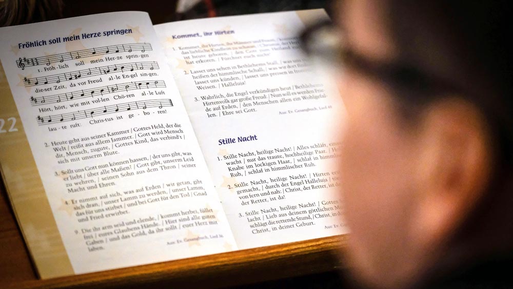 Weihnachtliche Lieder stehen im Heider Stadion auf dem Programm (Symbolbild)