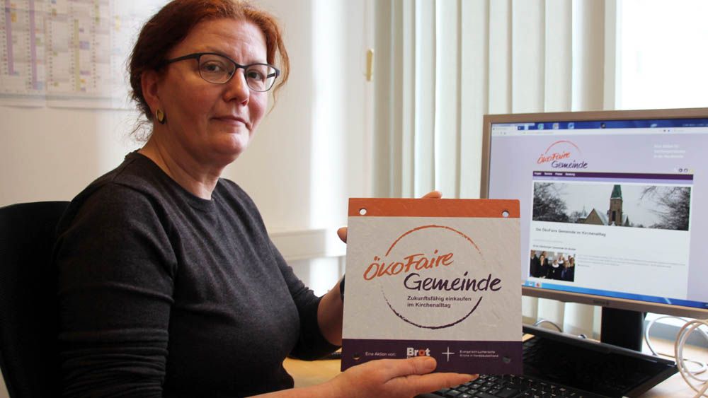 Regina Möller aus Rostock berät Kirchengemeinden, wie man öko und fair einkauft