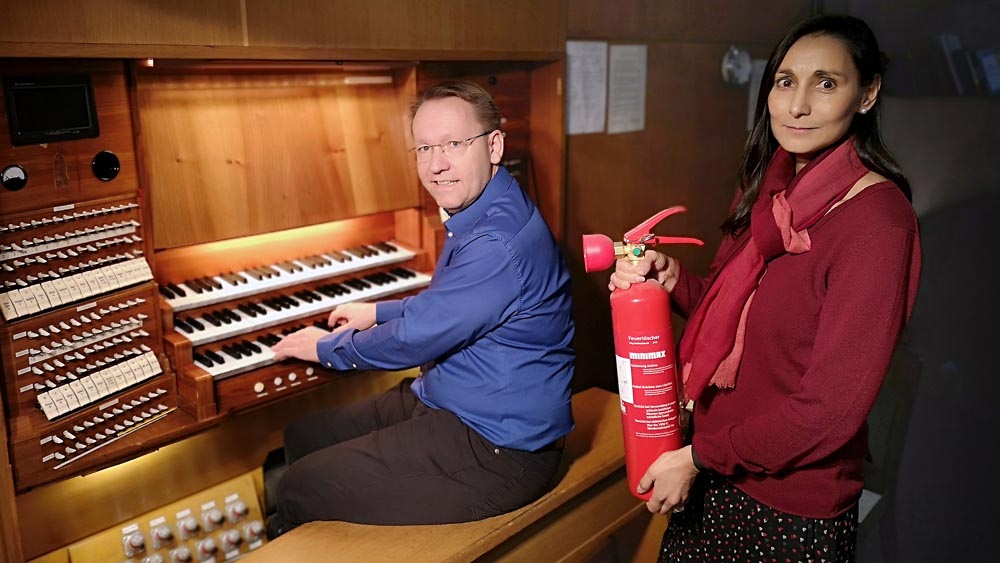 Andreas Maurer-Büntjen und Rebecca Lenz an der Orgel in der Marienkirche
