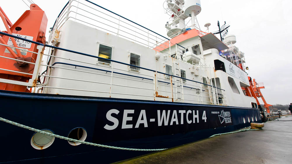 Die „Sea-Watch 4“ ist als kirchliches Rettungsschiff im Einsatz im Mittelmeer Foto: Frank Molter / epd