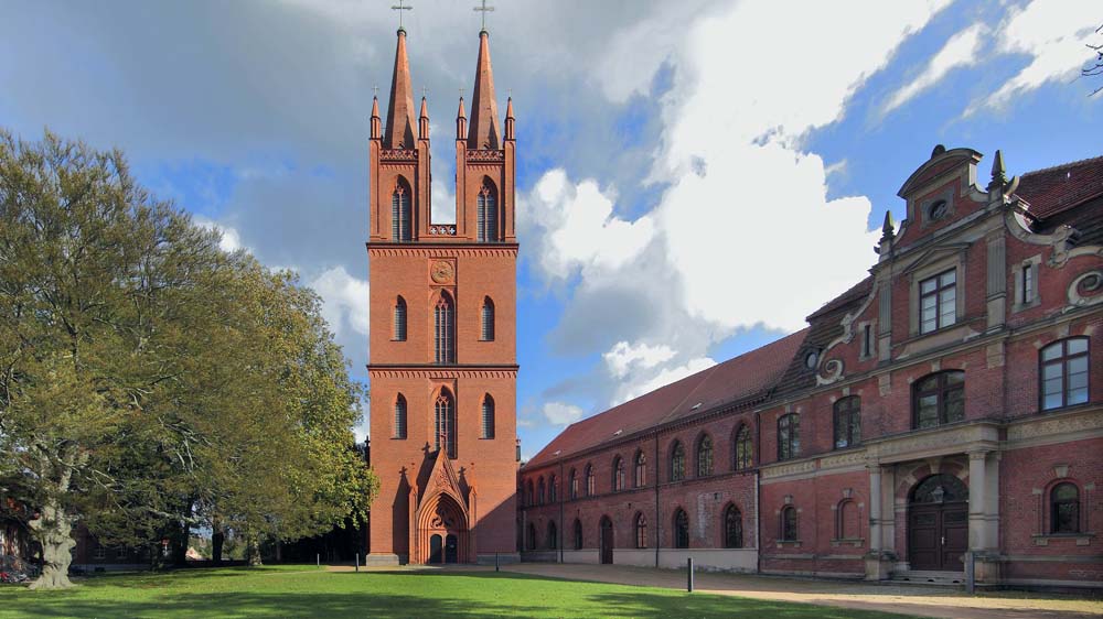 Der Doppelkirchturm der Klosterkirche