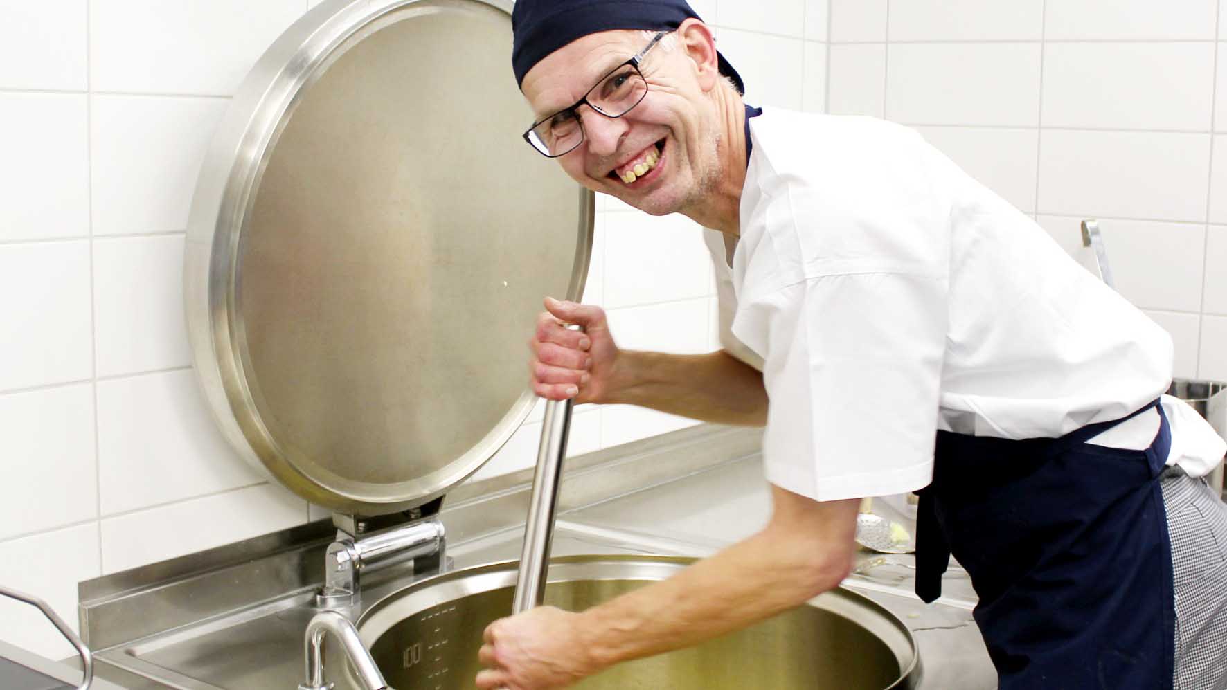 Auch in der Küche arbeiten die Beschäftigten der Werkstätten