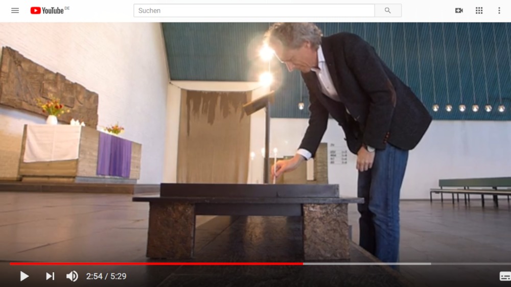 Image - Viele Besucher trotz leerer Kirche