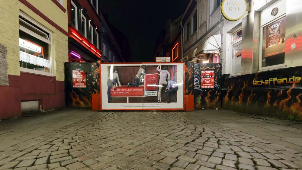 Der Eingang zur Herbertstraße auf St. Pauli ist menschenleer