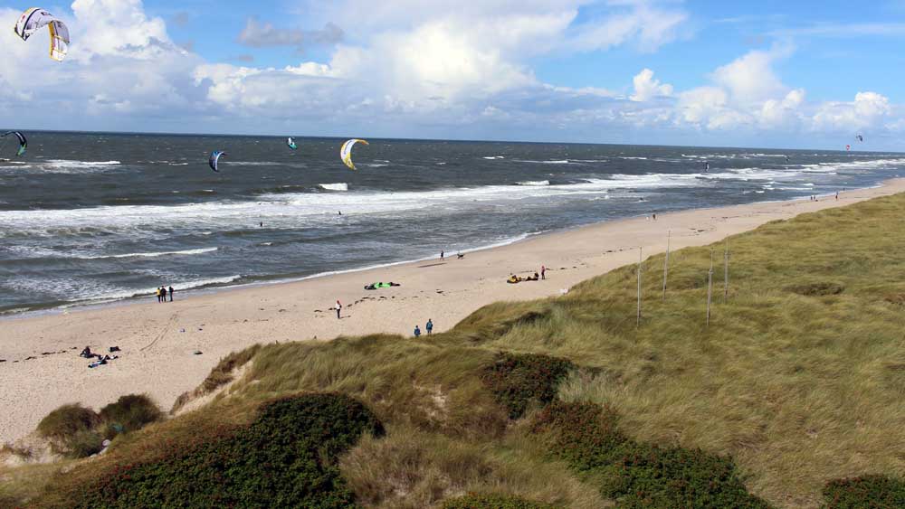 Blick auf den berühmten Sylter Dünenstrand (Archivbild)