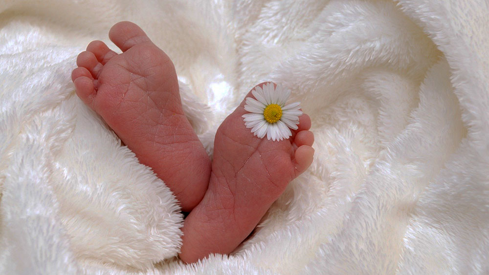 Ein Neugeborenes mit Flower Power