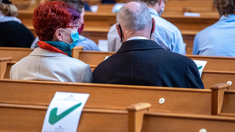 Besucher sollten in Kirchen weiter Vorsicht walten lassen (Symbolbild)