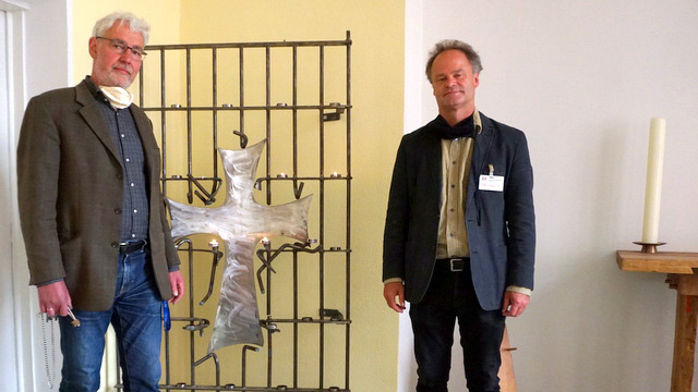 Bischof Jeremias (re.) mit Gefängnisseelsorger Andreas Timm