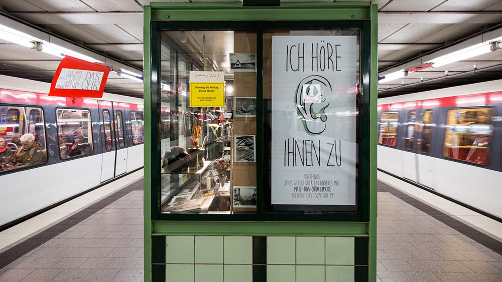 Der Kiosk inmitten der U-Bahn-Züge