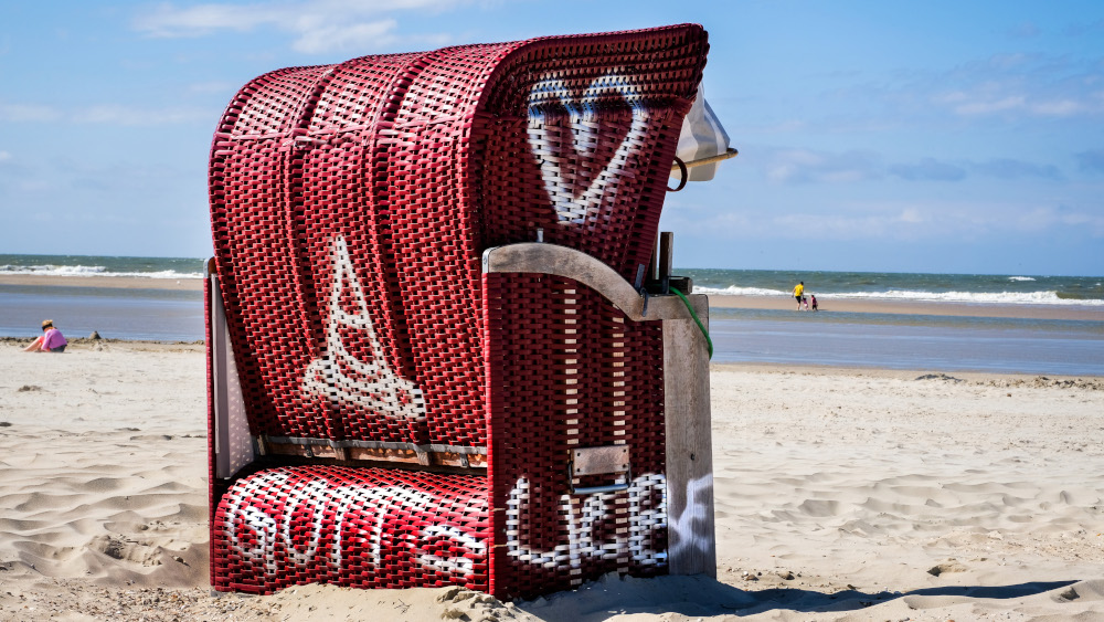 Kirchen-Strandkorb auf Spiekeroog. In diesem Jahr am Strand von Norddeich und Harlesiel