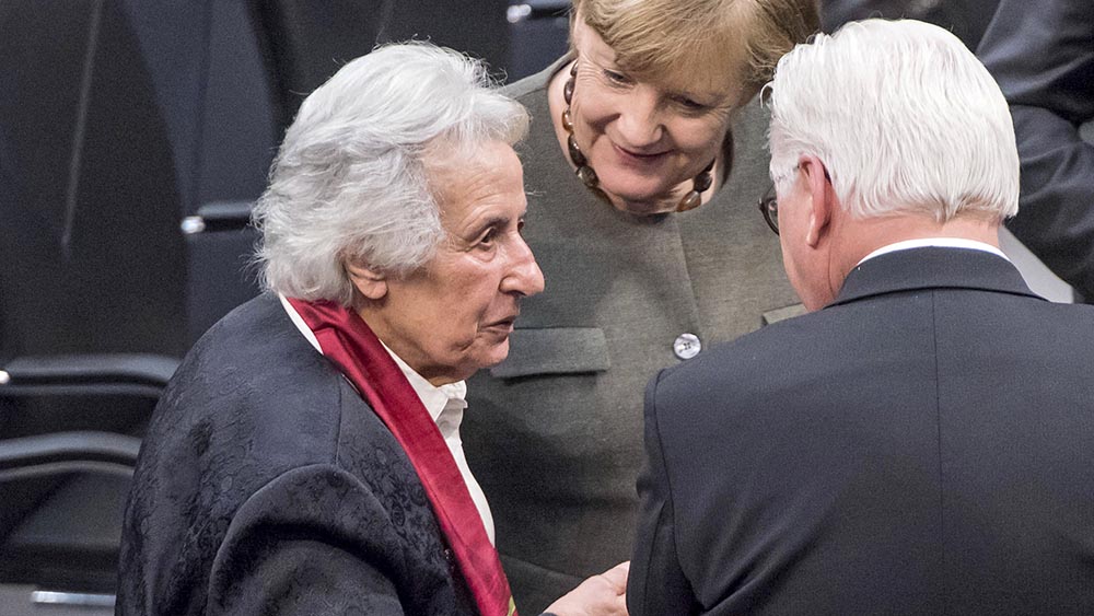Anita Lasker Wallfisch nach ihrer Rede im Bundestag im Januar 2018 mit Kanzlerin Merkel und Bundespräsident Steinmeier