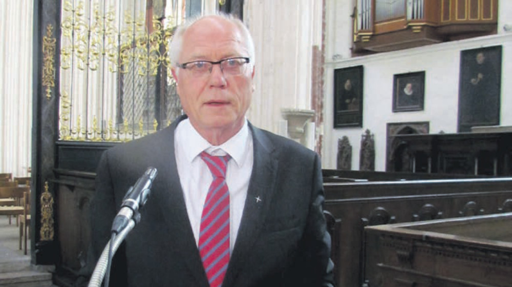 Pastor Reinhard Witte während des Mittagsgebetes in der Stralsunder Nikolaikirche, seinem neuen Wirkungsort. 