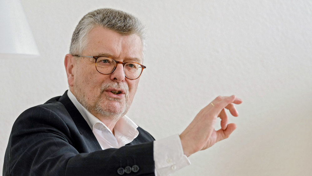 Gerhard Wegner, der ehemalige Direktor des Sozialwissenschaftlichen Institutes der Evangelischen Kirche (EKD), ist ein Kritiker des Thesenpapiers.