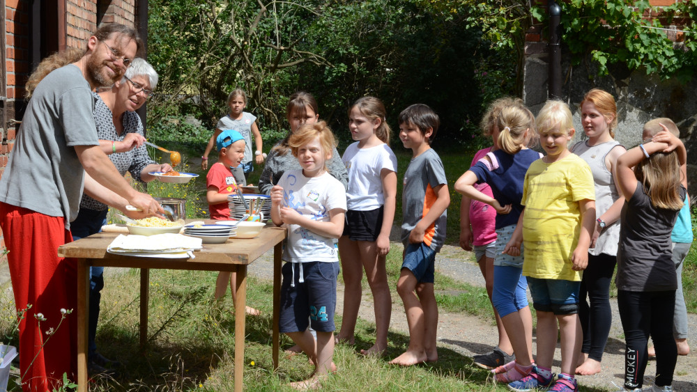 Hereinspaziert, hereinspaziert! Der Mitmachzirkus machte Halt in Zirchow auf der Insel Usedom.