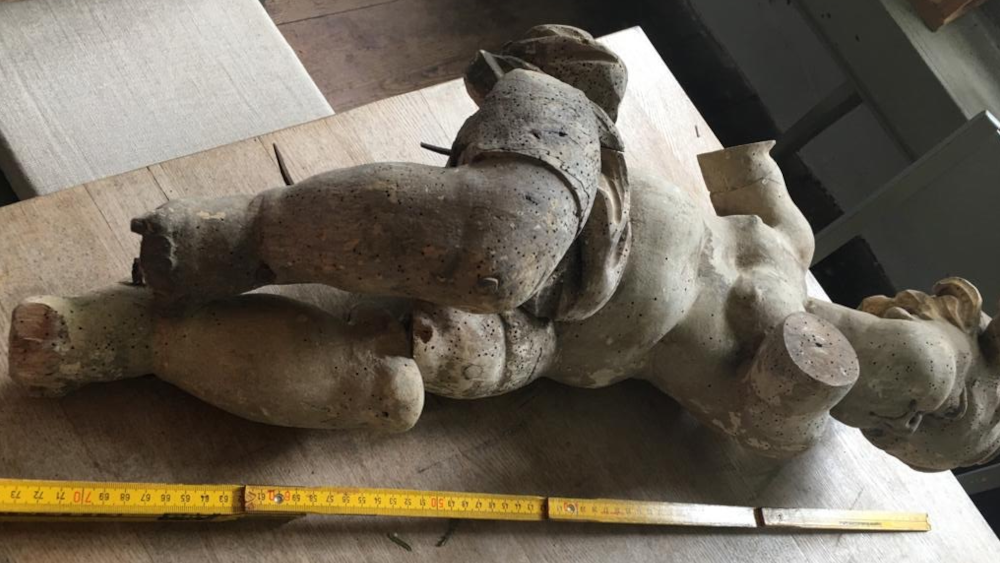 Der Förderverein der Seemannskirche im Ostseebad Prerow will den Taufkapellen-Engel restaurieren lassen.