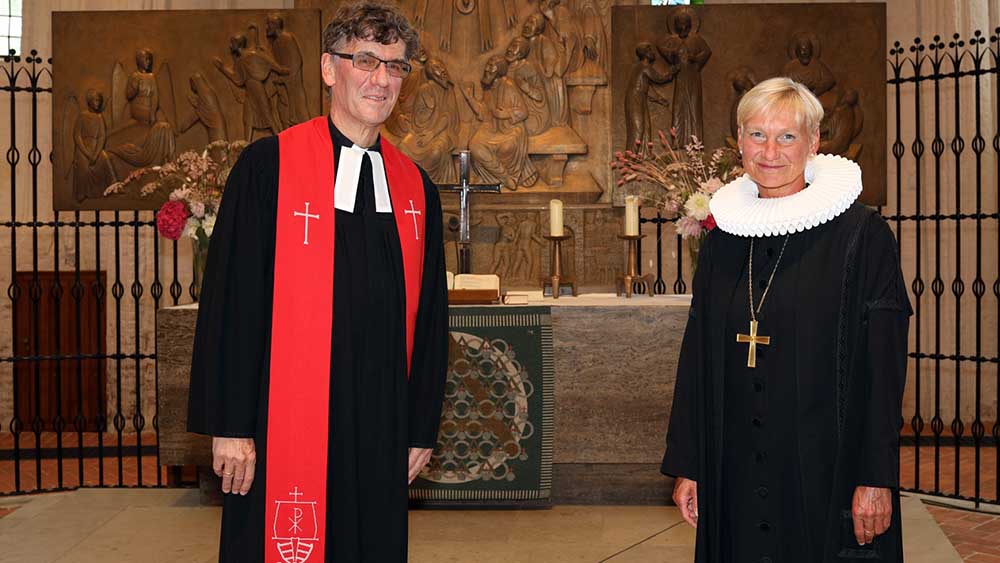Axel Matyba mit Bischöfin Kirsten Fehrs