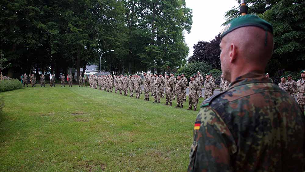 Soldaten des Jägerbataillons 91 aus Rotenburg/Wümme werden in den Auslandseinsatz im Irak verabschiedet