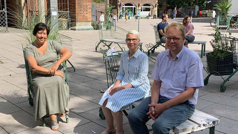 Sommerliche Pause (v.l.): Lisa Tsang, Gunhild Warning, Jens-Martin Kruse