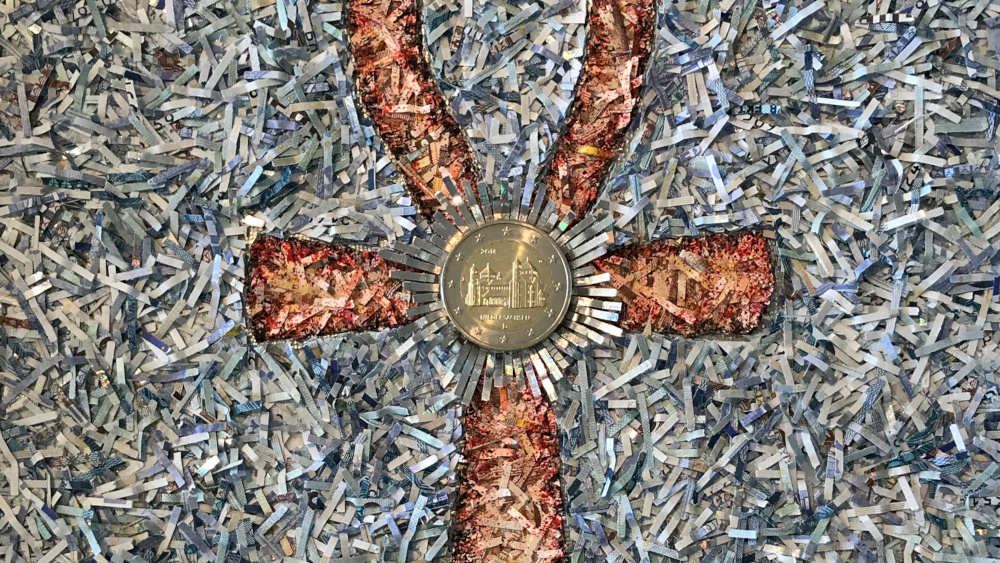 Ein "Cash-Art"-Bild des Hildesheimer Künstlers Enrico Garbelmann. Gefertigt werden die Collagen aus Schnipseln von ausgedienten Euro-Noten.