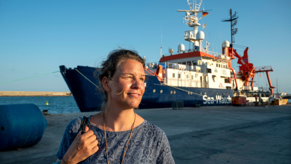 Die Journalistin und Pfarrerin Constanze Broelemann sowie "Aerzte ohne Grenzen" unterstüzten die zivile Seenotrettung im zentralen Mittelmeer.