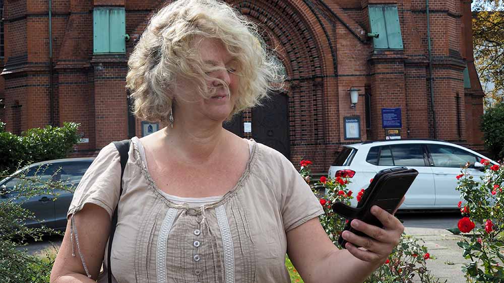 Image - Gott und die Welt auf dem Display