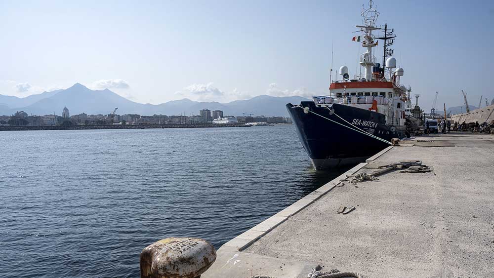 Die Sea-Watch 4 im Hafen von Palermo