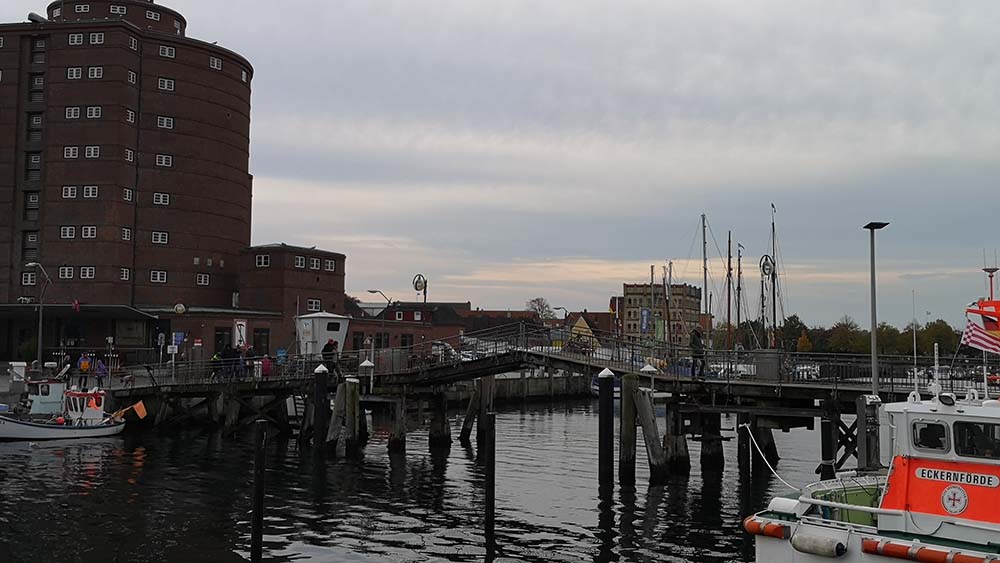 Image - Die Brücke von Eckernförde kann nicht leuchten