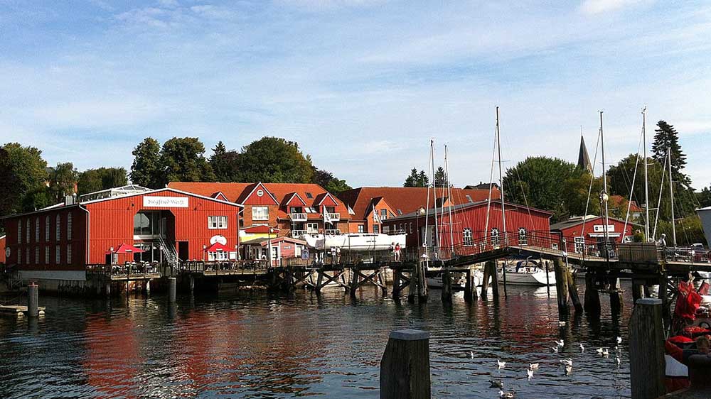 Diese Holzbrücke soll am Reformationstag leuchten