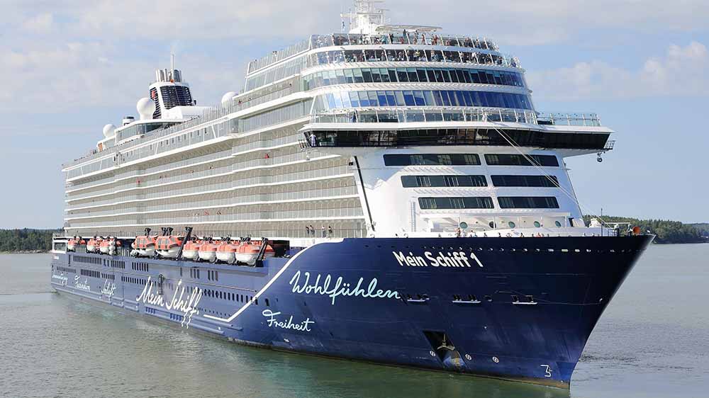 Von Bord der "Mein Schiff 1" kommen die Spenden