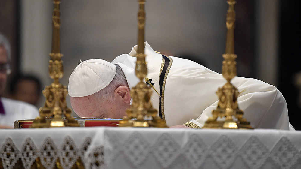 Papst Franziskus bei der Ostermesse 2020 