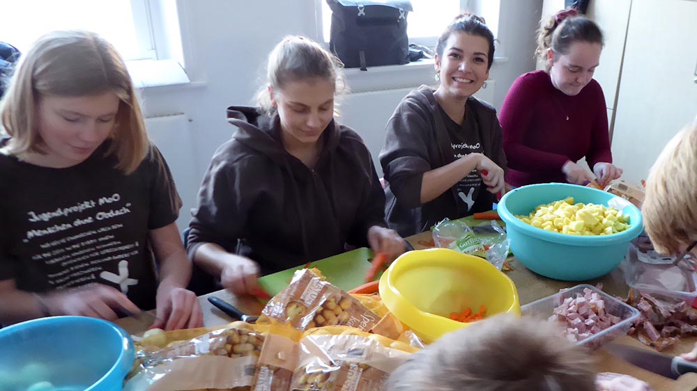 Lübecker Konfis bereiten frische Mahlzeiten für Obdachlose vor – im Lockdwon leider nicht möglich