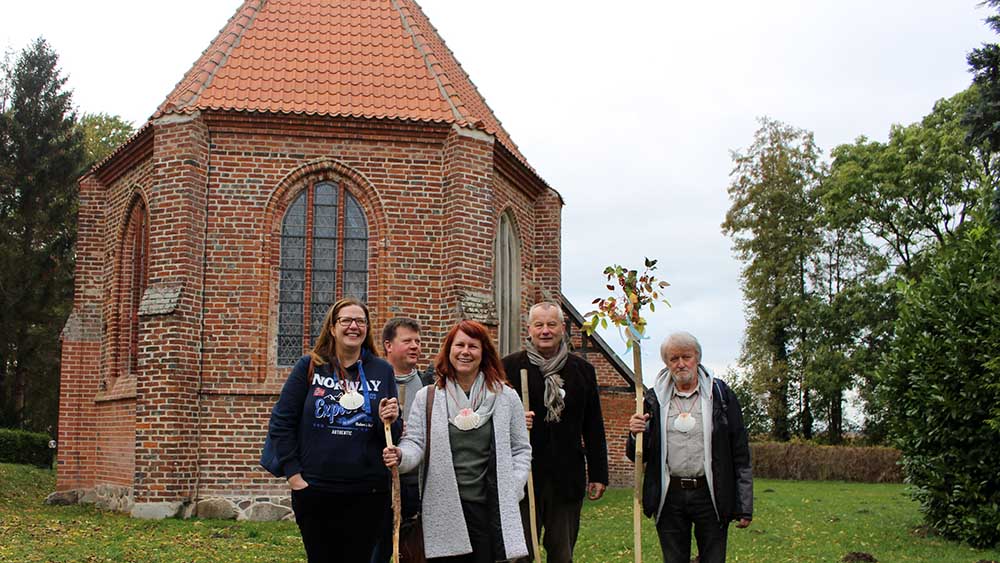 An der Kirche in Bodstedt geht's los