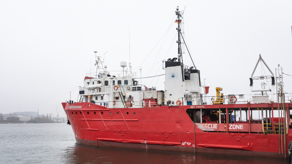 Der Regensburger Verein Sea-Eye hat ein ehemaliges Offshore-Versorgungsschiff mit Hilfe des zivilen Buendnisses "United4Rescue" gekauft und leitet jetzt die Umbauarbeiten zur "Sea-Eye 4"