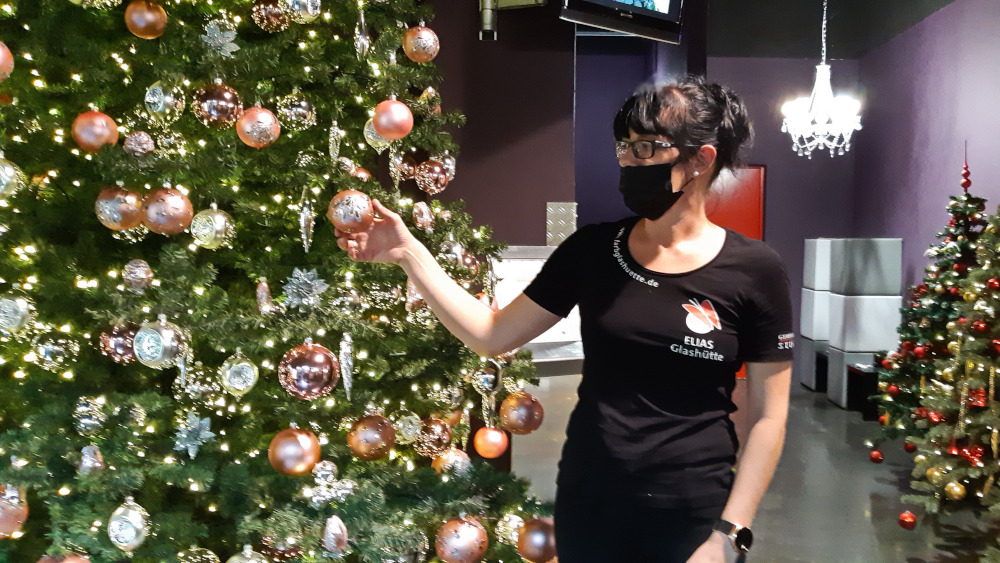 In diesem Jahr ist rosa Christbaumschmuck im Trend.