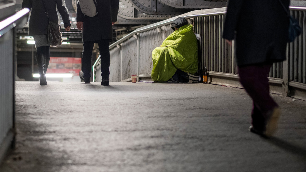 Obdachlose erhalten die Möglichkeit einer kostenlosen Hotelunterbringung. (Archivbild)