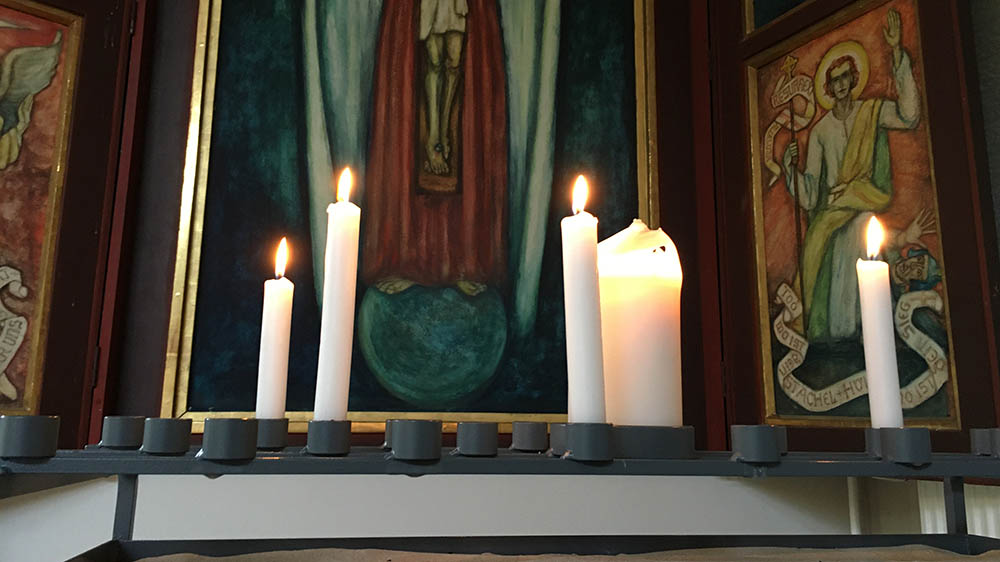 Der Kerzenständer in der Fliegerkapelle