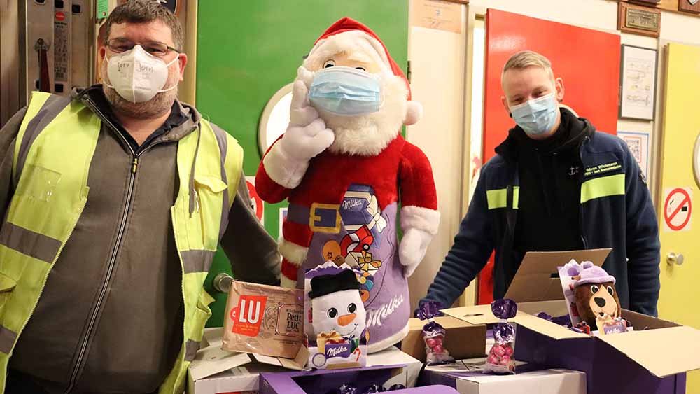 Image - Geschenke an der Gangway