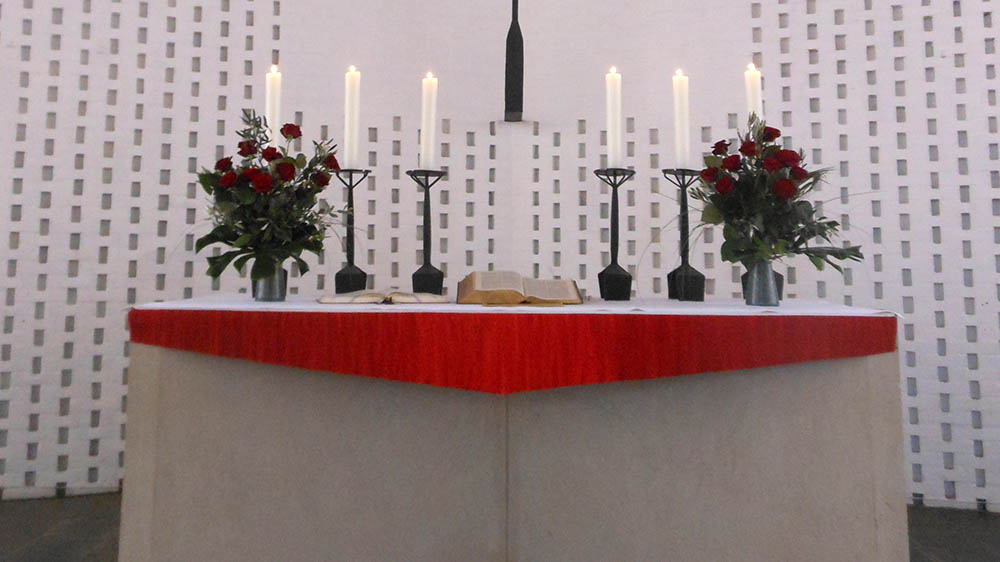 Ein Altar ohne Pastor – ist das bald öfter zu sehen? (Symbolbild)