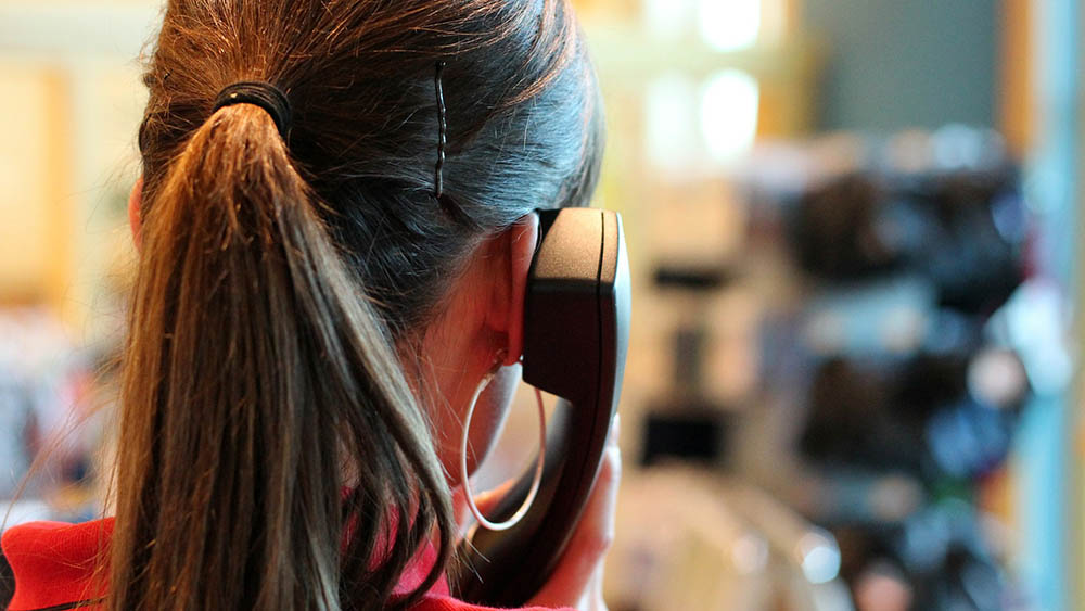 Über das Telefon feiert die Gemeinde Wasbek einen Gottesdienst