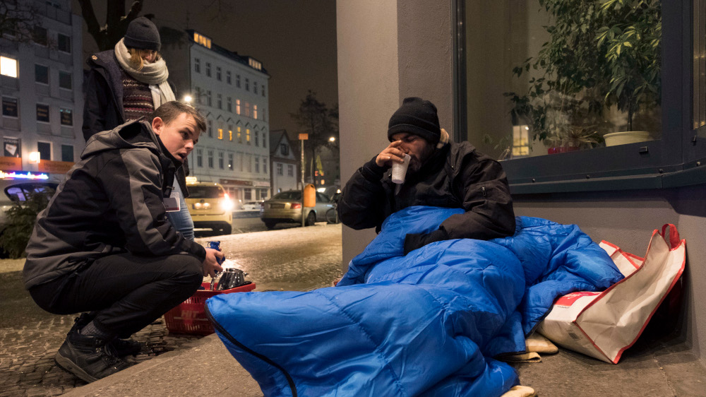 Die Johanniter-Unfall-Hilfe betreibt einen Kältebus, der bedrohten Obdachlosen zu Hilfe kommt.