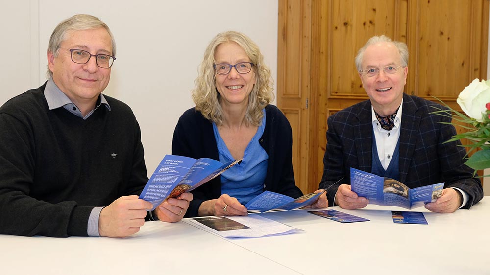Regionalbischof Dr. Detlef Klahr (r.) bereitete gemeinsam mit Dr. Annette Kanzenbach und Pastor Christoph Jebens die Passionsandachten für das Jahr 2020 vor
