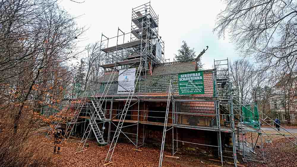 Die Stabkirche Stiege ist schon eingerüstet
