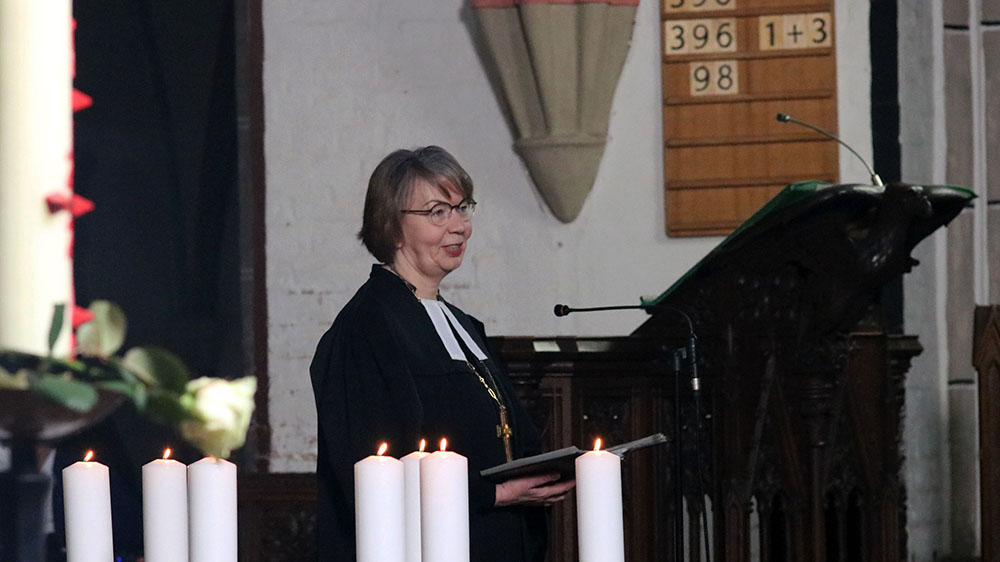 Landesbischöfin Kristina-Kühnbaum-Schmidt bei ihrer Ansprache in Schwerin