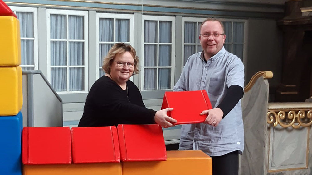 Feilen an der Zukunft: Beritt Mahrt und Timo Milewski von der Kirchengemeinde Wilster